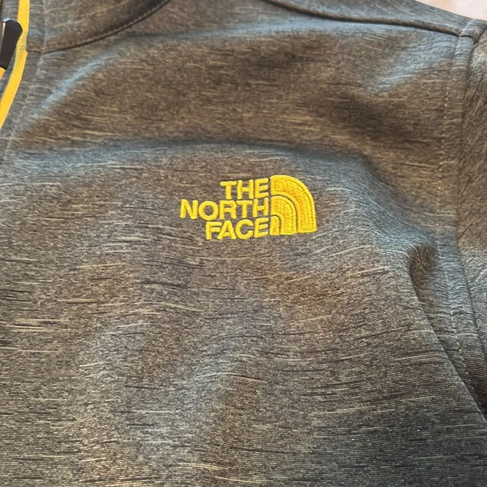 The North Face Men’s Full Zip Jacket front and back emblem or Women’s too!!!
